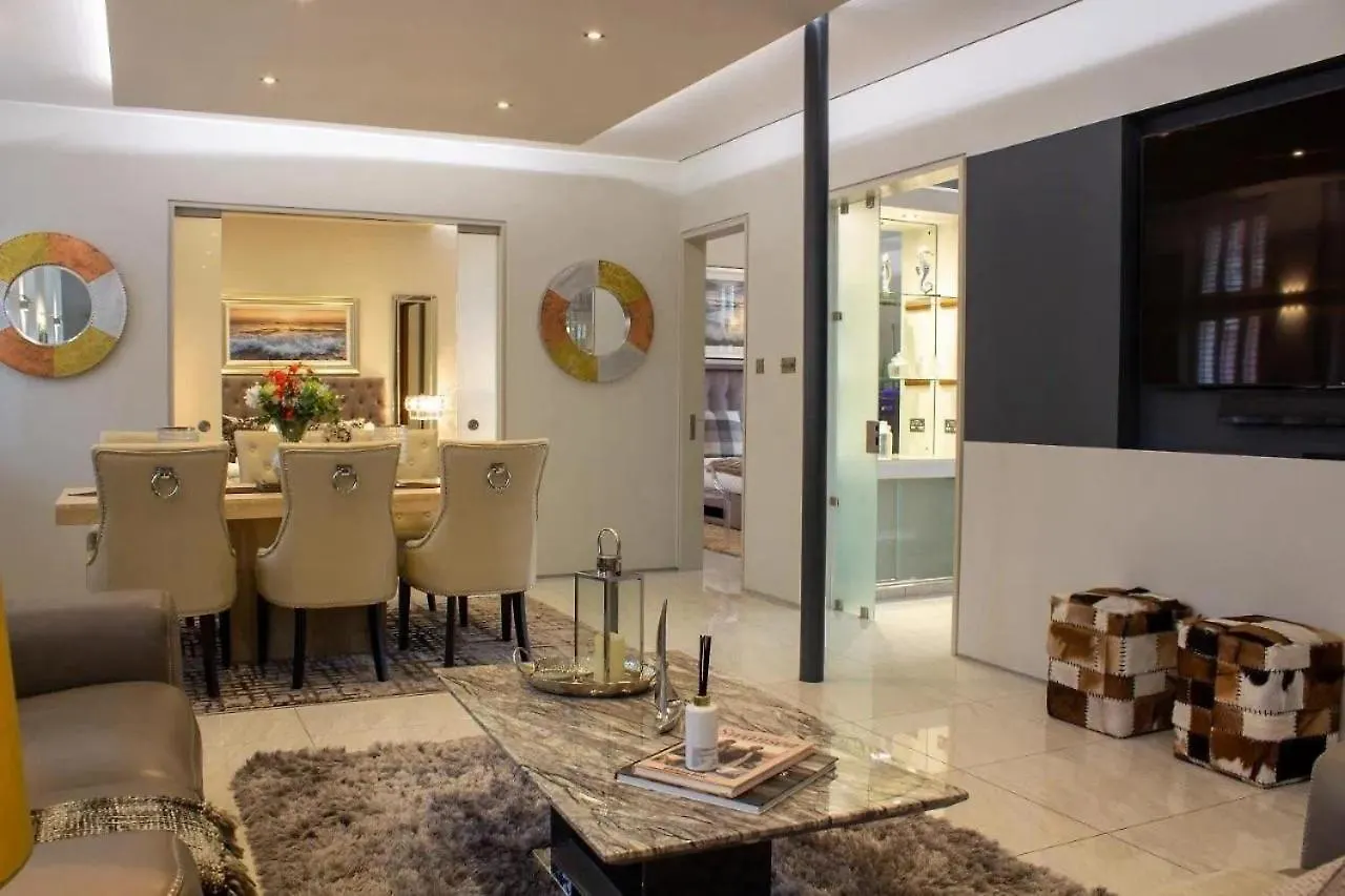 Luxury King Suite: Tub, Wifi And Central Location Swansea 0*,